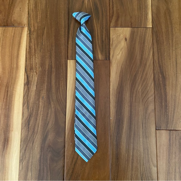 Youth clip-on tie, like new - Picture 1 of 7